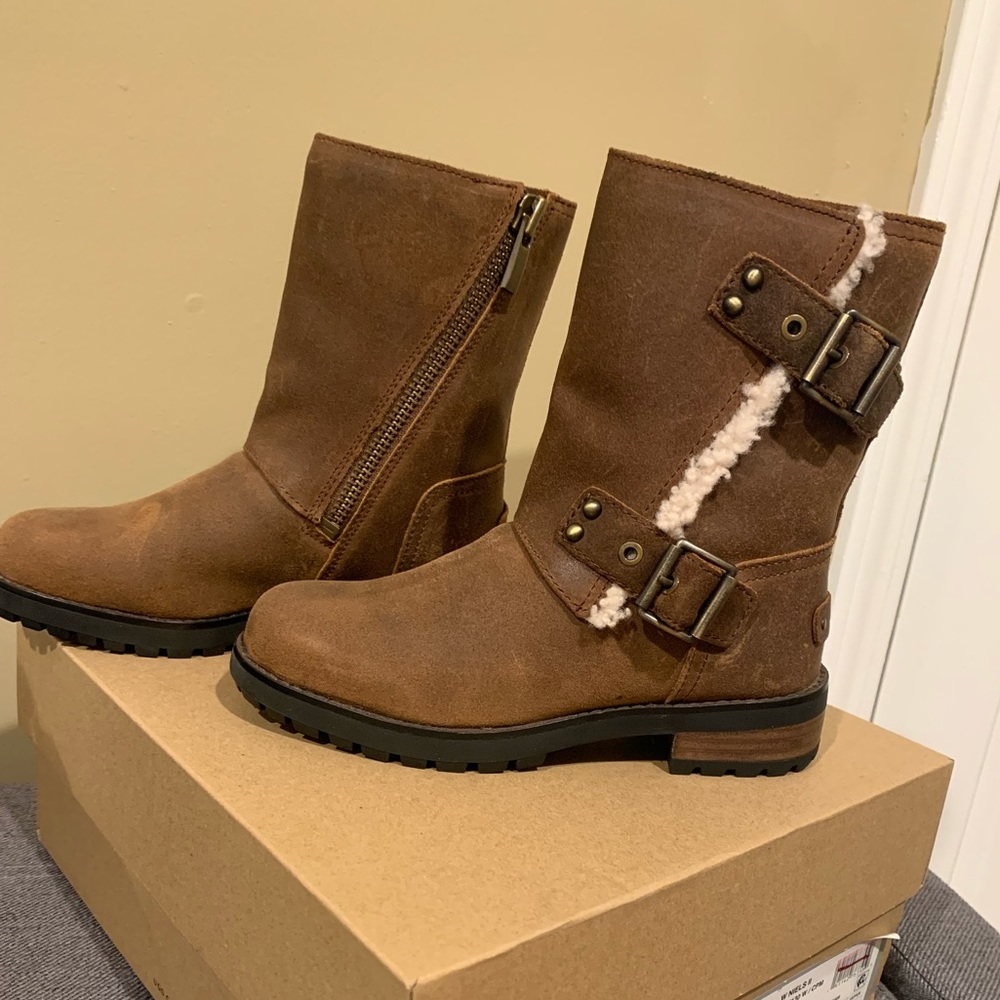Water resistant leather UGS boots
